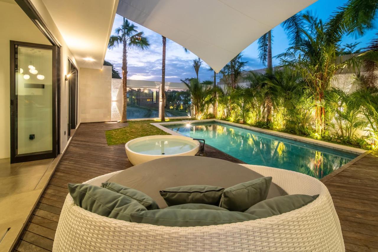 Rice Field View With Sauna Projector And Jacuzzi Unique Design Canggu Exterior foto